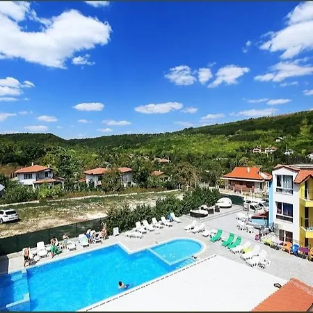 2 Bedroom Flat In Apartment Baltschik